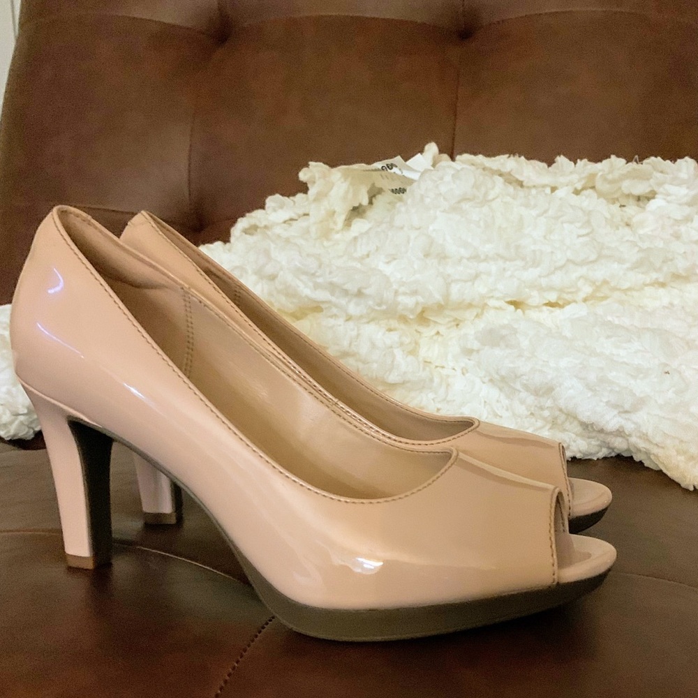 Clarks leather Pump